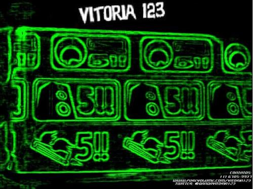 A banda Vitoria123 foi criada no dia 7 de julho de 2007,com a intenção de passar a mensagem dos integrantes com Uma Mistura de Reggae Com Rockskadoasfalto.