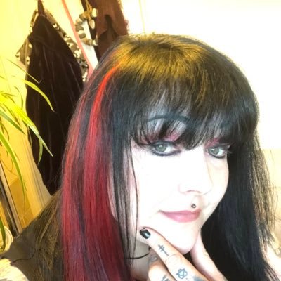 zoe rhodenさんのプロフィール画像