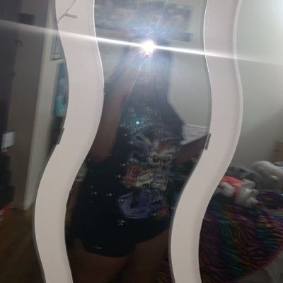 Elauni “Looloo” Gilliam . Discus thrower 💪🏾. PNH ‘22 .