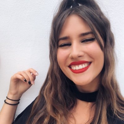 “Una buena chica conoce sus limites, una mujer inteligente sabe que no tiene ninguno.”