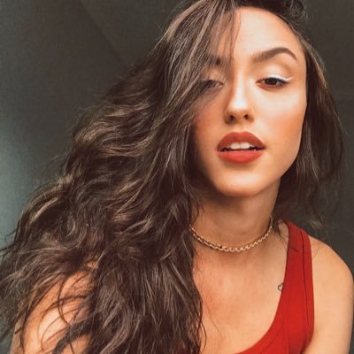 iz_franca's profile picture. ⚠