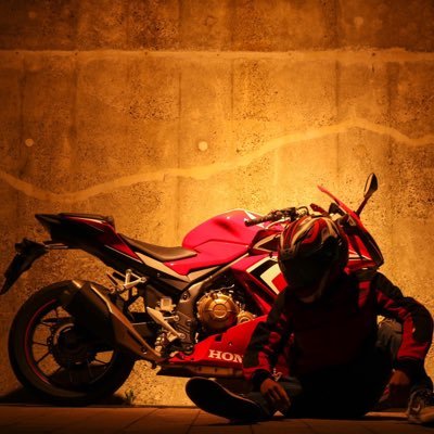 ✨CBR400R✨ いろいろな人とバイク乗りたいと思ってるので気軽に声かけてください！(๑･̑◡･̑๑) 中々Twitterの方の合わないなぁ〜…会ってみたい…