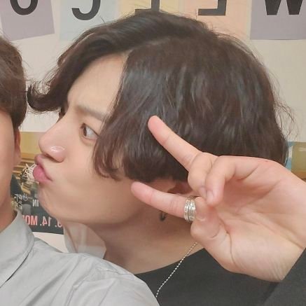 secondstartlef's profile picture. Teamwork makes the dream work 
💜