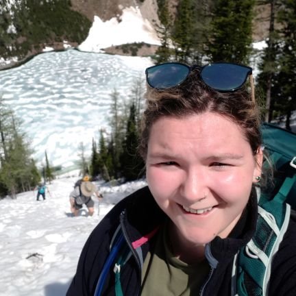 Marine Conservationist and nature lover 🐳🐠🦅🐝🌲 BSc Marine Biology, MSc Marine conservation @UoABioSci
Save those bees. 🏳️🌈