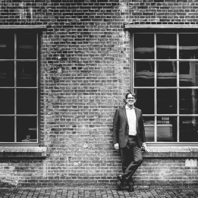 HR business consultant . Leadership . Strategy .
Basketball . Bakery . Art