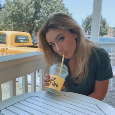 bellllllakay's profile picture. 