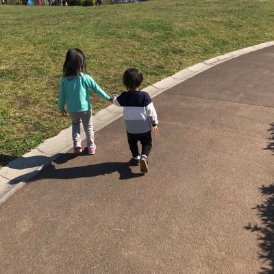 6歳の娘と4歳の息子の子育て中。子育て関連について発信していきます。ブログ（ https://t.co/BkASDkijEB）では転職エージェント・人事で培った就職や転職のノウハウを発信。YouTubeでは旅行体験記や日常生活について配信中。👇