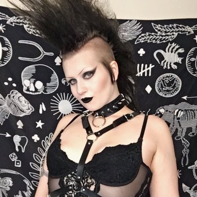 18+ ~voted most likely to be a succubus~ my gender is goth~ all pronouns~ send me ur money $vinnievendetta~ OnlyFans: https://t.co/eFIamEcagb