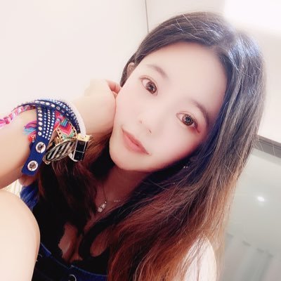 6ZrfkScCslcWjHw's profile picture. IG: kekelin_910