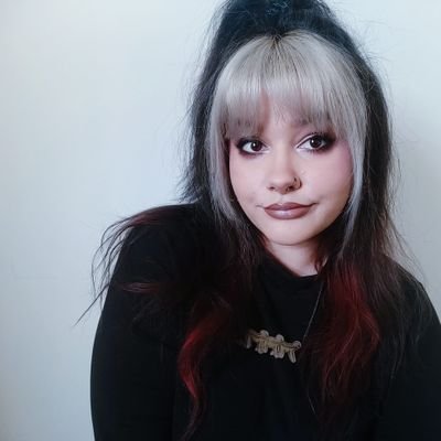 WAYYYULS 🏴
Make Up Artisté
Mental health, Makeup, Skincare, Gaming, Music ✨♥️