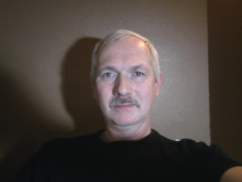 Servarval's profile picture. study english, marcketing network