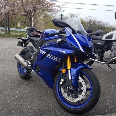 20年ぶりに2輪に回帰したリターンライダー。R25とXSR9002台持ちからR6の1台体制になりました。