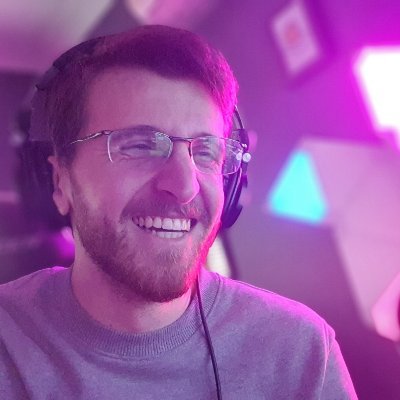 Sub-par impersonations, top tier zoomage, garnish some dance moves & you have yourself a Des.
Business: Desytwitch@gmail.com
Make good choices!