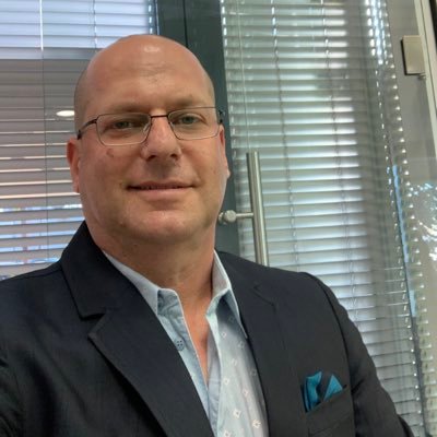עורך דין לתעבורה, אב חד הורי, מורה בתיכון בעבר, אוהב להרצות להנאתי בזום מדי שבועיים על נושאים כמו היסטוריה וגיאוגרפיה.