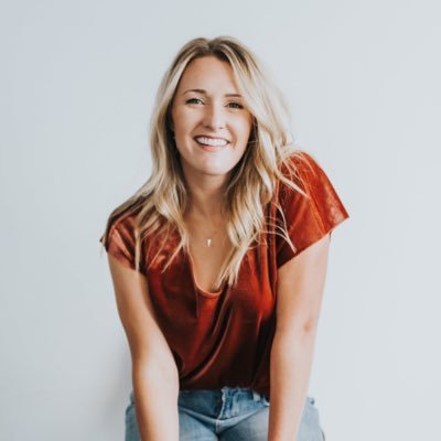 Denver-based Senior UX/UI Design Lead at Skookum. Side-hustle owner of Nib + Berry, a full-service design shop for luxury weddings and events.
