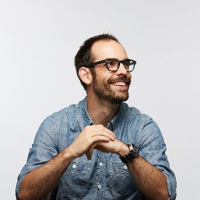 Accro aux bonnes choses en général. Aime se faire mal sur un vélo et fabriquer des choses en bois.