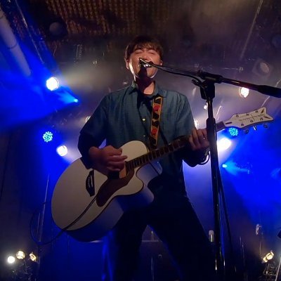 『情熱の街』北九州市出身。三姉妹の父親。仙台のライブハウスで歌ってます。
⇒2024年12月、北九州へ帰還。地元で歌っています。