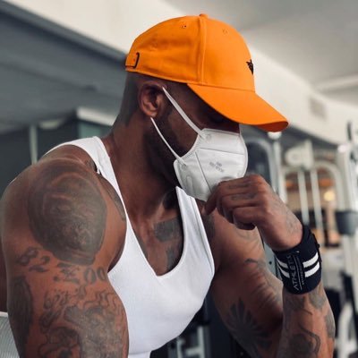 lvmh921's profile picture. J'suis dans les "nique ta mère" t'es dans les "salamalecs"