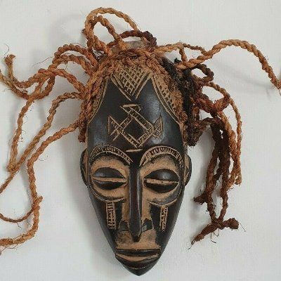 Online retailer selling mainly hand picked preloved vintage items with a few modern items thrown in for good measure.