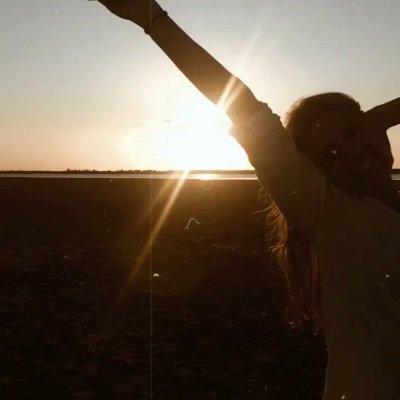 julibaneztres's profile picture. 