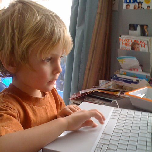 IRandomTweetsz's profile picture. This is IRandomTweetsz & i'll tweet whatever like Horoscopes,Quotes,Facts to your daily life.
Enjoy :)