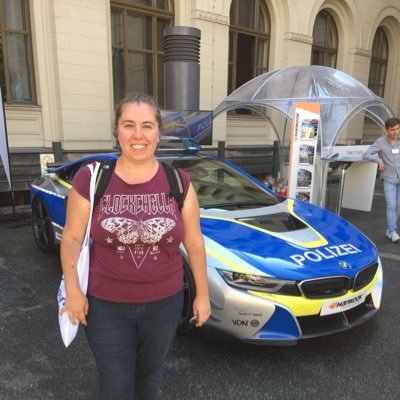 Jurista, criminóloga y graduada social. Investigo en #adicciones, #ciberseguridad y #CulturaCientífica. Docente en @UNED y @USAL. Ecologista y rockera.
