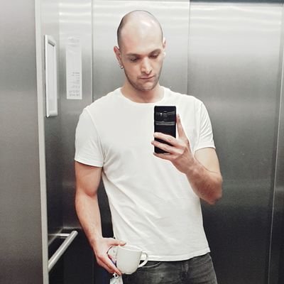 benugurekmekci's profile picture. Bazı şeyler geri gelmez, mesela saçım.