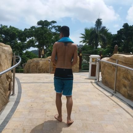 loka0012's profile picture. 