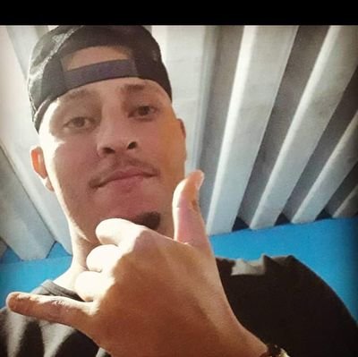 carioca 🏖❤
♊ Geminiano ♊
30 anos 👴
Papai da Manu 👧🏻👨👧
siga no insta: @america_pizzaa