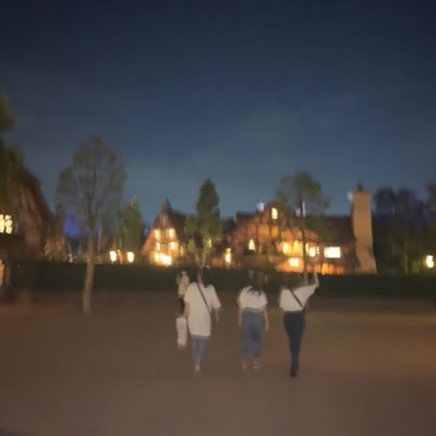 mo__e123's profile picture. 