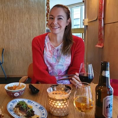 venreise's profile picture. Oslo | Creative writing | WIP | cat mum | aspiring polyglot | retrolover