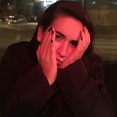 26 pero me dicen que si 19 o 20⏳Intento tirar palante con la vida pero no se me da muy bien. A veces hago otras cosas que no sea ver series. Perdida y jodida.