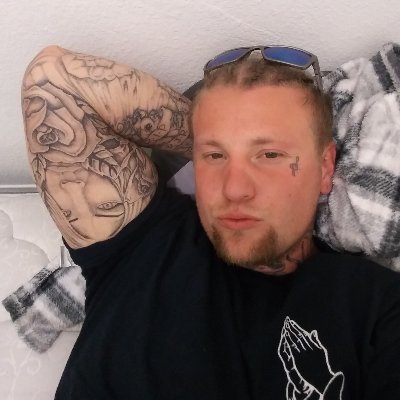 Im a fun guy love to try new things i love to have fun a experience new fantasys i would love to share them with you