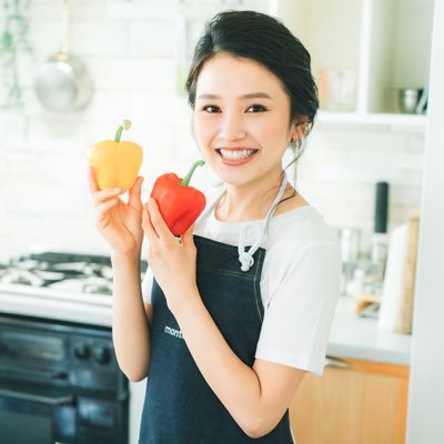 料理研究家 | YouTuber | 調理師免許 | たまごソムリエ YouTube登録者数132万人 テレビ・雑誌・ラジオなどで活動☆著書『料理研究家ゆかりのおうちで簡単！3時のおやつ』『たまご大好き』レシピ・商品開発 ☆お仕事のご依頼・お問い合わせはこちら→yukari@tamakara.com