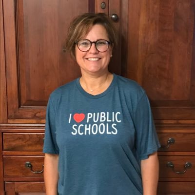 Bzzyb03's profile picture. Mother,Wife, and Proud Principal