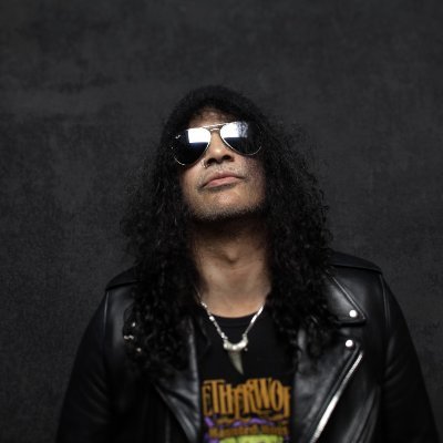 Fan Page dedicated to Half man half beast @Slash and his marvelous crew 🎩🐍🤘