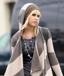 DarlingHollyJay's profile picture. I'm Holly 17 My babygirl Jezebel is my world. I'm single and bisexual...hurt my daughter and I'll hurt you.