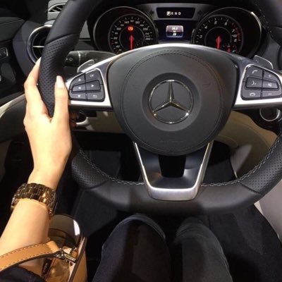 isaraa45_'s profile picture. 