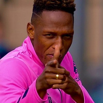 He’s 6’5 and his names Yerry Mina. Fan account.