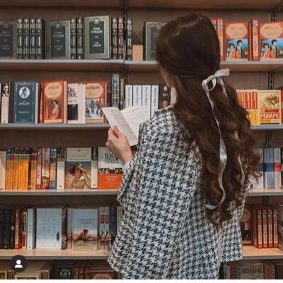 في رأسي تكبر الافكار فترتبها القراءة ✨ |بكالوريوس إداره اعمال | أجد نفسي بين الكتب |كاتبه ومقتبسه| إيجابيه| أسعى لنشر الوعي والإيجابيه✨لي نفس تواقه وطموحه جدا✨