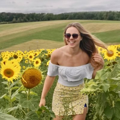 HanaHicks's profile picture. Live a little