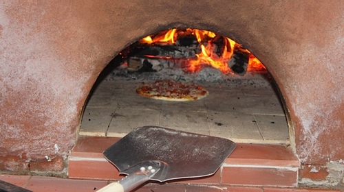 We are a brand new mobile pizza company. We will be attending the Redmon Saturday Market every saturday starting on May 7th and going through October 29th.