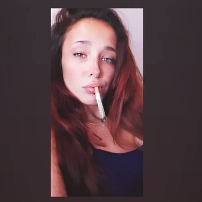 Intenta conocerme, luego ladra.
Entre tántos gritos, me quedé sorda. 🖤