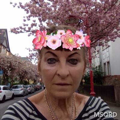 Hallo allerseits! Als gebürtige Dortmunderin lege ich seit 32 Jahren in Marburg! Lebe meine Natur! Mag Teilen und Verweilen! Gleichgesinnte finden! Viele Grüße!