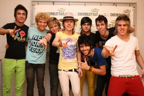 Fã Clube OFICIAL da banda @donerock! Se AMA a DONE assim como eu, siga! :))  Dona: @ColorEricaViana