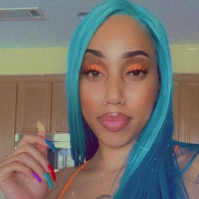 Qweeeenp2's profile picture. ✨Unapologetic for my honey melanin drip✨ Won't apologize for my consciousness🌿 Never ashamed of my body, mind or soul 🌻True to the bone🌱 Robert L. Wood👼🏽