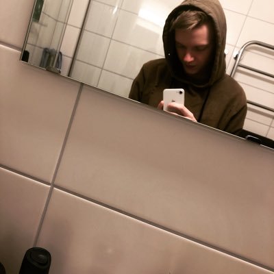 21 y/o Swedish - love WoW & gaming.