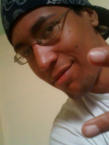 As críticas não me abalam,os elogios não me iludem...SOU O QUE SOU E NÃO O QUE DIZEM. Vivo o presente,temo o futuro e foda-se o passado (Bob Marley)
simples!