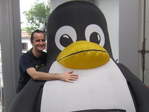 ricardovinicios's profile picture. 