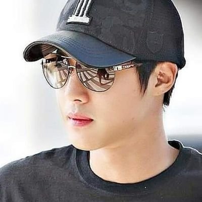 Me quedaré a tu lado para siempre @khj_heneciatwt 💚💚😍❤